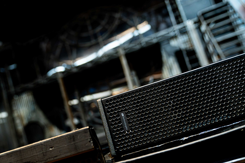 Lắp đặt hệ thống line array dBTechnologies cho sân khấu biểu diễn tại Milan – Ý