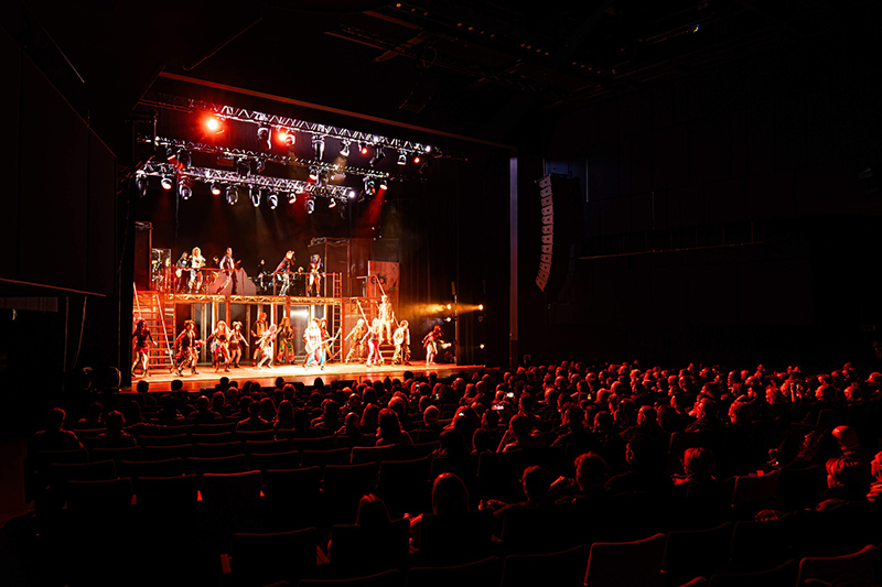 Lắp đặt hệ thống line array dBTechnologies cho sân khấu biểu diễn tại Milan – Ý